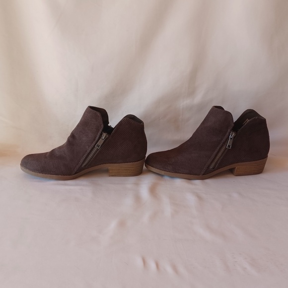 Universal Threads Dark Brown Faux Suede Perforated Ankle Boots Booties Size 8 - Picture 4 of 7